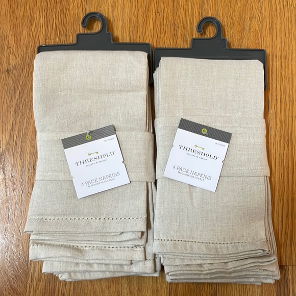 Brand new with tags. Set of 2 - threshold 4 pack napkins - Picture 1 of 2